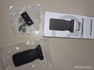 MAGPUL vertical grip