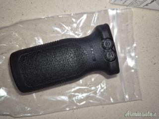 MAGPUL vertical grip