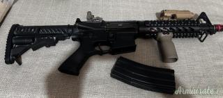 SET COMPLETO SOFTAIR (M4,BERETTA,PROTEZIONI,CASCO E 500 PALLINI CIRCA E TUTTO CIO CHE SI VEDE