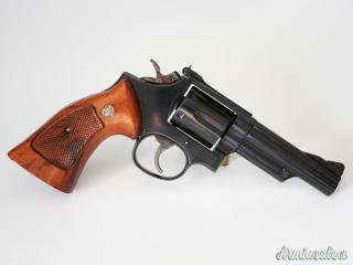Smith & Wesson 19-5 .357 Magnum con corredo