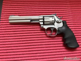 Smith & Wesson 617 .22 LR Long Rifle