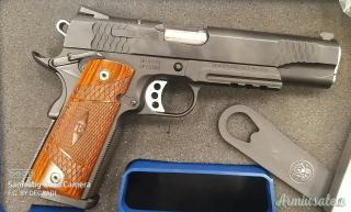 Smith & Wesson  SW1911 E Series Tactical Rail 5′ .45 ACP