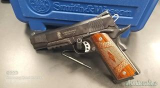 Smith & Wesson  SW1911 E Series Tactical Rail 5′ .45 ACP