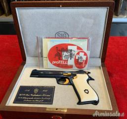SIG P 210 COMMEMORATIVA