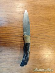 Coltello tascabile artigianale in acciaio Damasco e corno