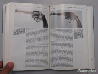 Libro sulla storia delle armi Smith & Wesson