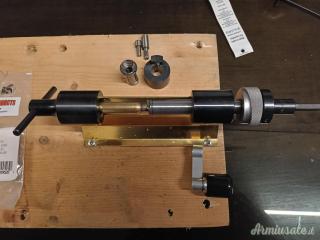 Tornio Forster case trimmer con tornitura colletto