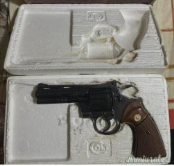 Colt Python royal blue  .357 AutoMag