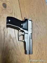 SIG-Sauer P226 9x21mm IMI