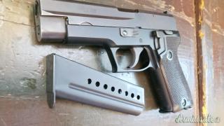 SIG-Sauer P220 9x23mm Steyr
