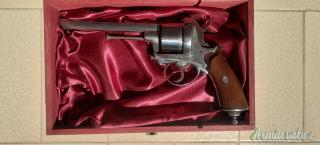 Revolver a spillo