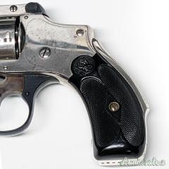 Revolver storico Smith & Wesson, modello Safety Hammerless, calibro 32