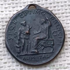 Medaglia d’appartenenza alla “OPERA NAZIONALE PROTEZIONE MATERNITÀ E INFANZIA” modello 1930