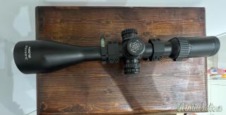 Ottica Konus Glory 3-24x56 - Reticolo Crosshair Dot (Illuminato) - 1/8 MOA