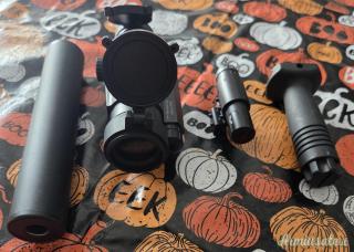 Kit Softair JS-Tactical USATO: Mirino Red Dot con Laser + Silenziatore finto e Grip